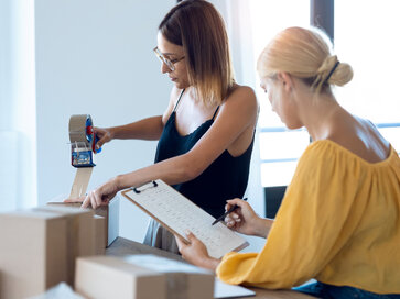 Fulfillment služby vs. vlastná logistika: Ktoré riešenie je pre váš e-shop lepšie?