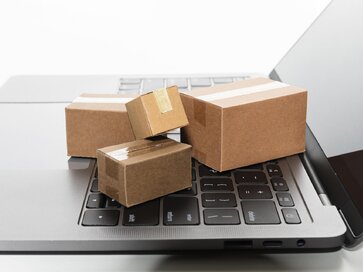 Zmena poskytovateľa logistiky eshopu: Kľúčové faktory pre hladký prechod